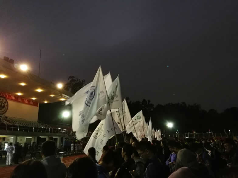 决胜赛场，斗志昂扬