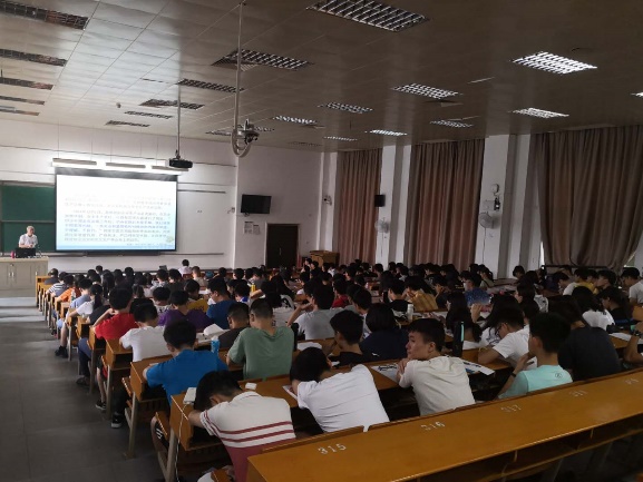 太阳成集团tyc9728与公共实验教学中心联合举办实验室安全管理专题培训