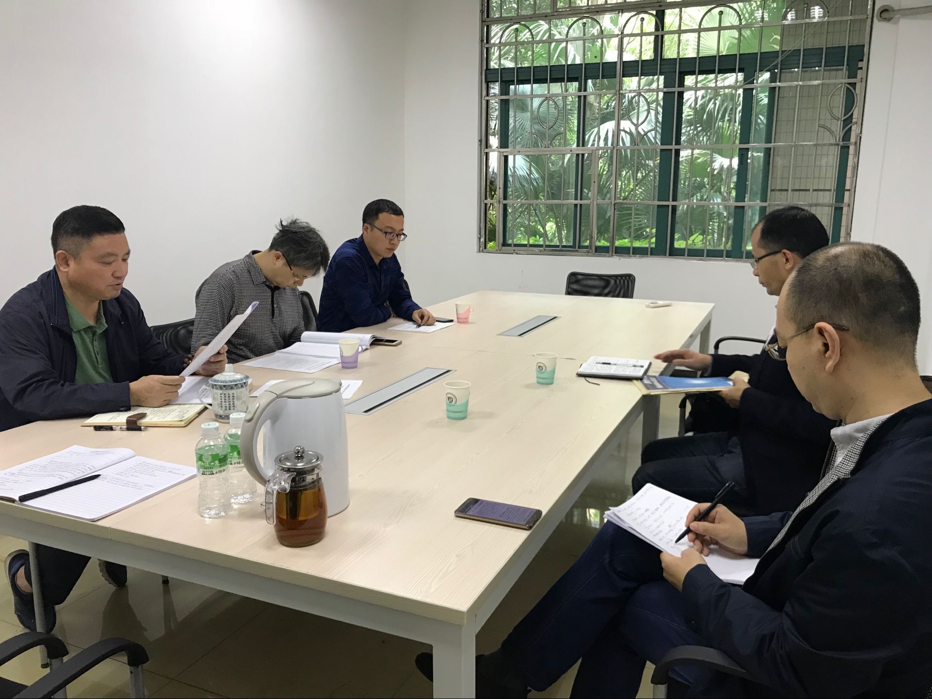 太阳成集团tyc9728直属党支部召开理论学习中心组及全体党员会议