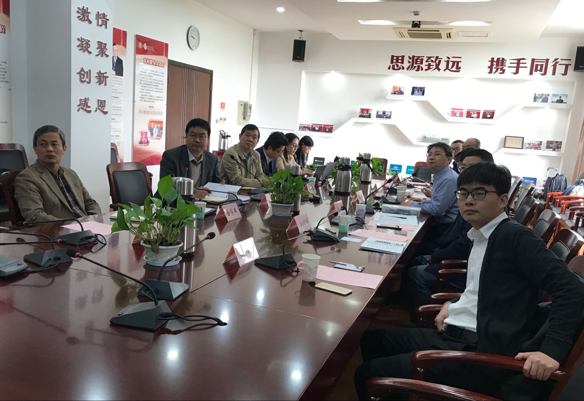 太阳成集团tyc9728赴上海交通大学材料科学与材料工程学院考察学习